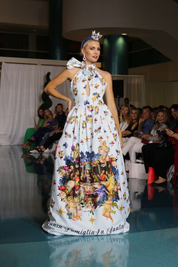 EstrellaFReport's tweet photo. Congrats to my friend Odalys Marino who is showcasing her exclusive designs at South Florida International Fashion Week 2018 @official_sfifw #odalysmarino #sfifw #sfifw2018 #soflo #southflorida #fashionweek #cubandesigner @NorysDesign https://t.co/efZuXto1tn