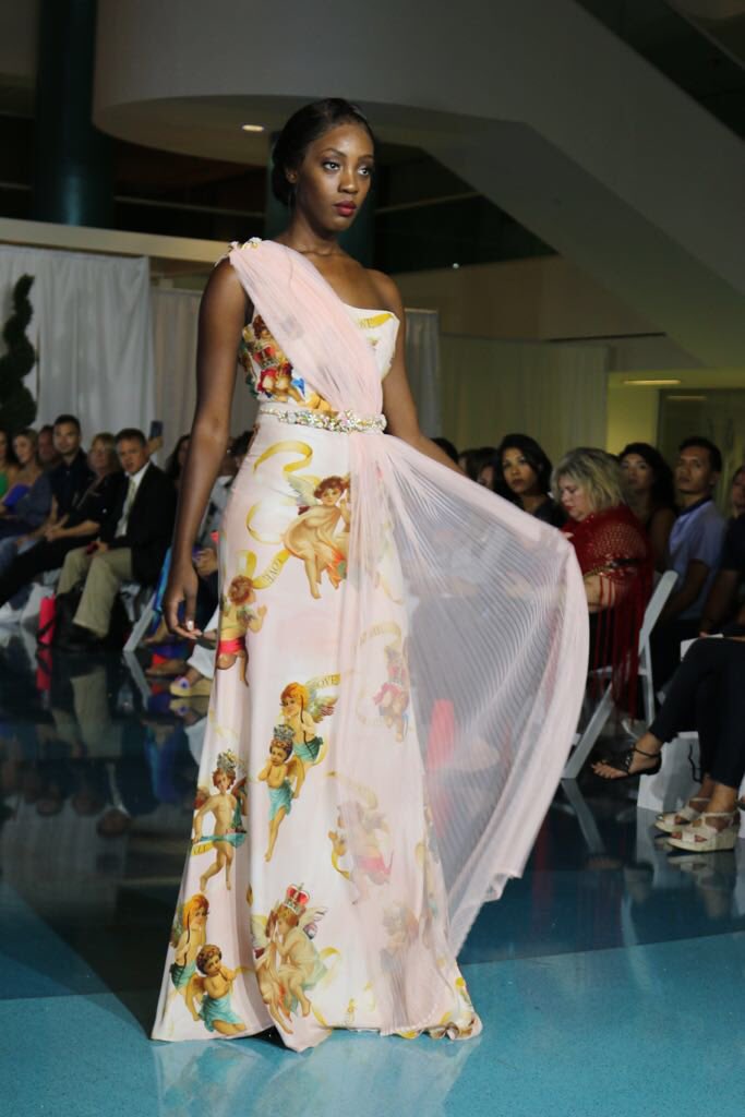 EstrellaFReport's tweet photo. Congrats to my friend Odalys Marino who is showcasing her exclusive designs at South Florida International Fashion Week 2018 @official_sfifw #odalysmarino #sfifw #sfifw2018 #soflo #southflorida #fashionweek #cubandesigner @NorysDesign https://t.co/efZuXto1tn