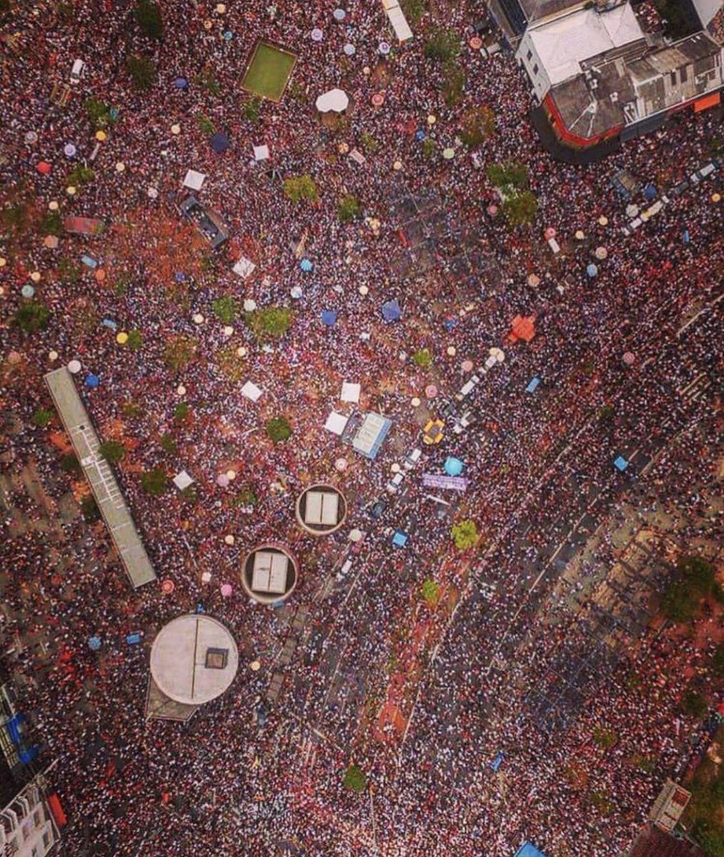 gabrielsantoro's tweet photo. Mulheres brasileiras representando como sempre https://t.co/uB1rCAmrgm