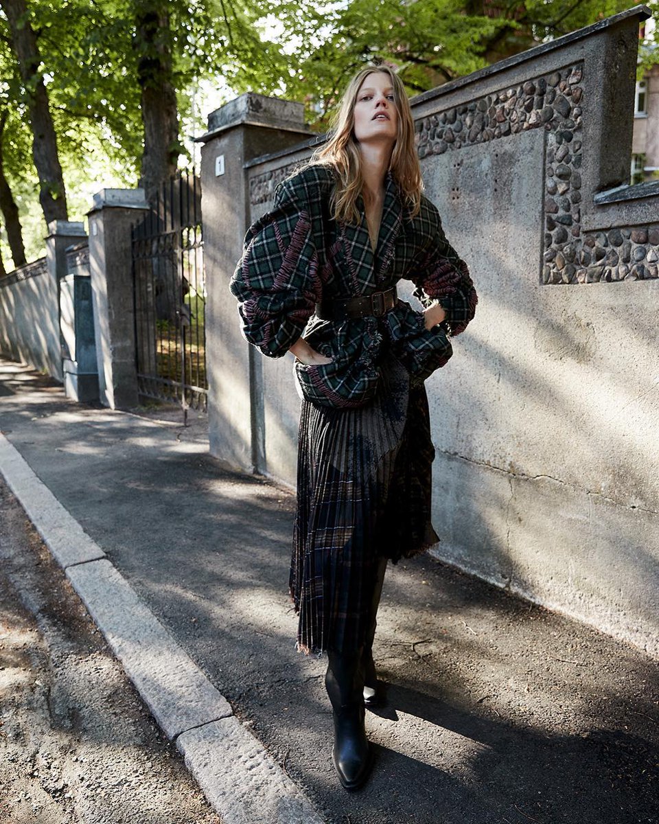 mformodelsblog's tweet photo. Saara Sihvonen (Finland's Next Top Model cycle 3) modeling in fashion editorial for October 2018 issue of Elle Finland! Photo by Jonas Lundqvist! #TOPMODELWORKS #FNTM #SaaraSihvonen #JonasLundqvist #FinlandsNextTopModel #Fashion #Editorial #fashionspread #elle #elleFinland https://t.co/W47c9H8TgT