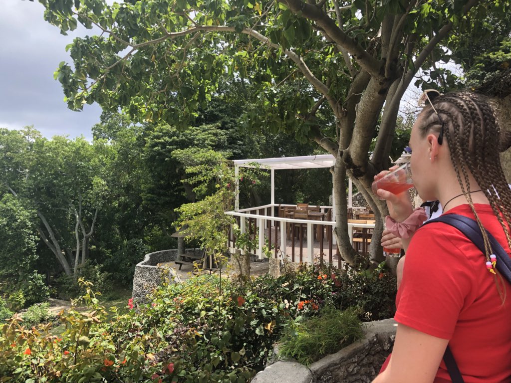 GriffComms's tweet photo. The @NewColomboPlan #ClimateChange #Communication tour group has made it to Tanna. We are in tropical paradise here #Vanuatu https://t.co/KjYewalmYq