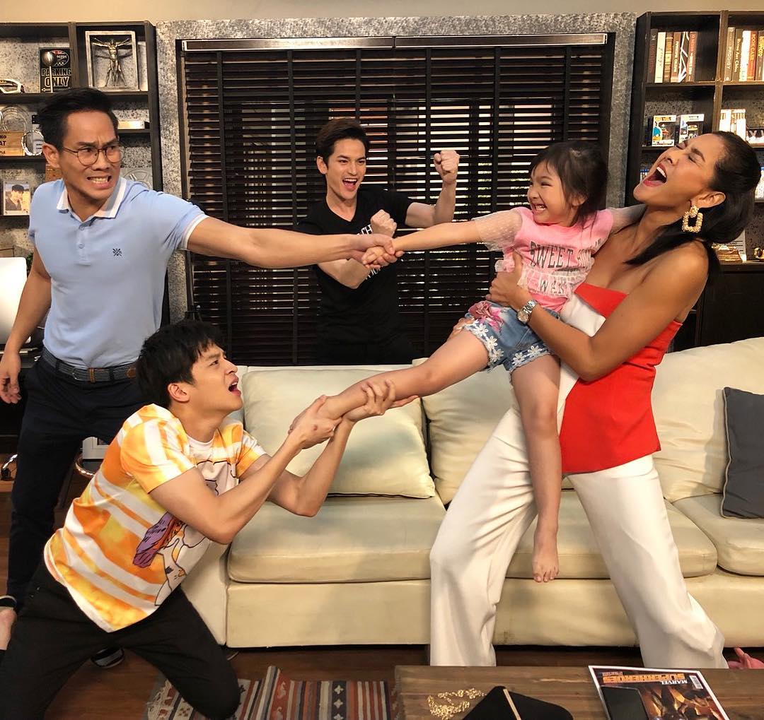 IG:marchutavuth เฌอมีคนเดียว..เอาอะไรมาแลกก็ไม่ยอม 😫 อ้ายวินไม่ช่วยกันรั้งเลย​ #สุภาพบุรุษสุดซอย จะย้ายเวลาใหม่ไป ‘วันอาทิตย์ 5 โมง’ เริ่ม 7 ต.ค. นี้ ตามมาเอาใจช่วยพวกผมด้วยน้า ❤️