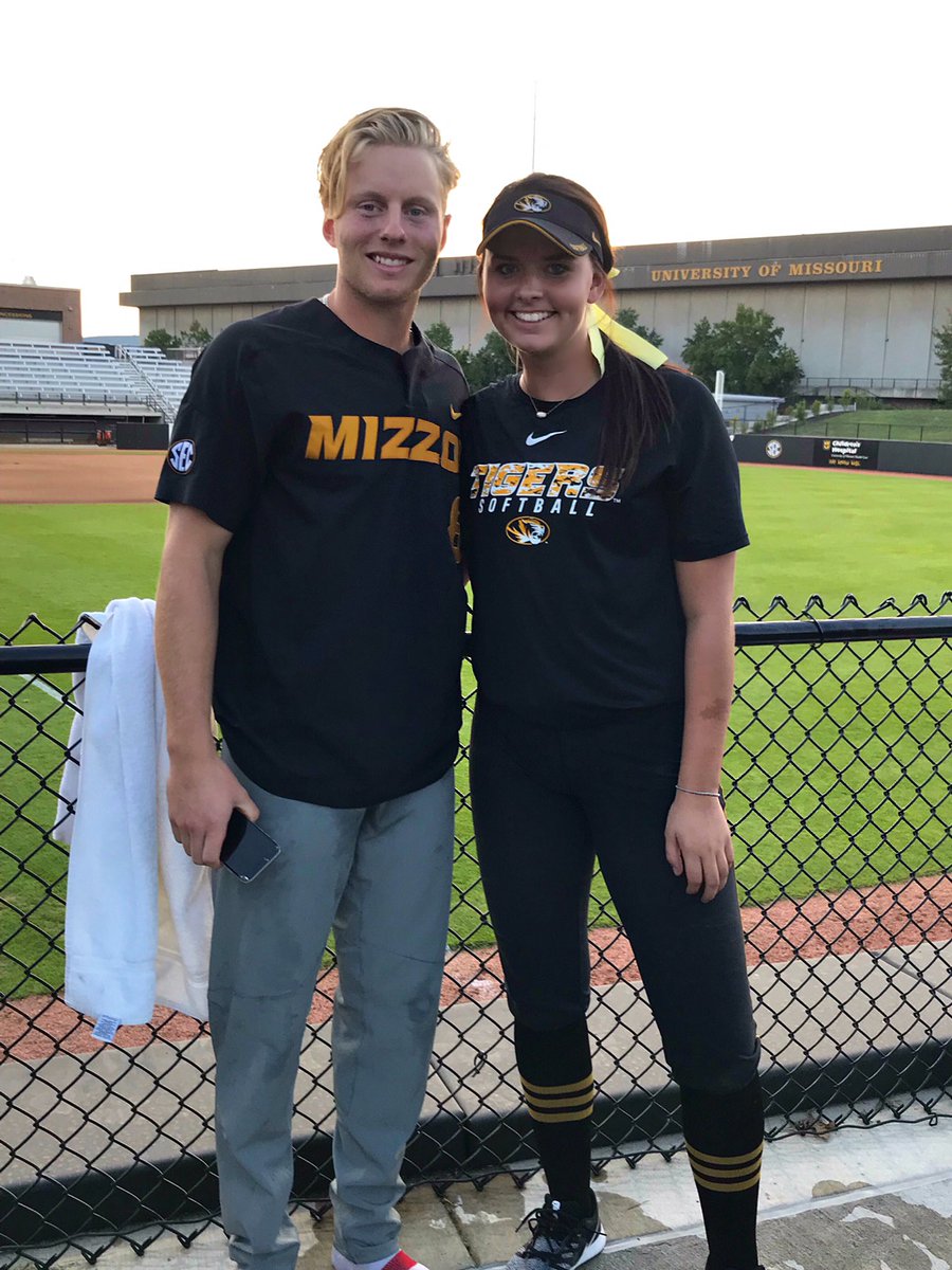 kendyll_leighhh's tweet photo. Crew 2 is live #winitright #TLI2018 @MizzouMade https://t.co/b8G3Klk4WI