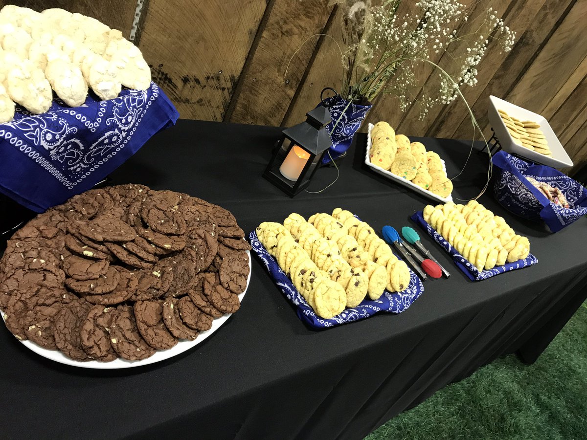 FCCLA setting up the cookie catering at the LEF Gala! Beautiful event! Sure to impress!
