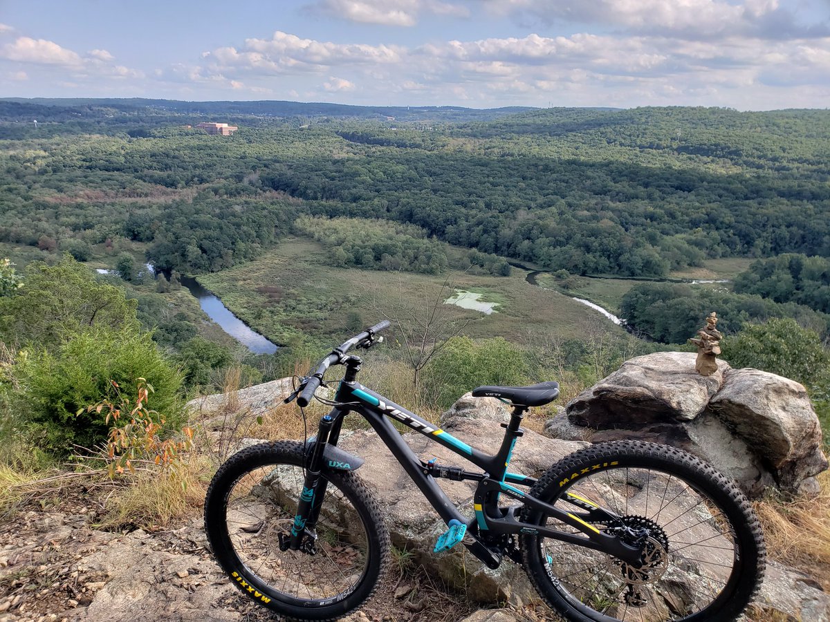 Jaison_Nieves's tweet photo. Loving my new @YetiCycles SB5+ #sb5 #mtb https://t.co/XwGvnHsTwK