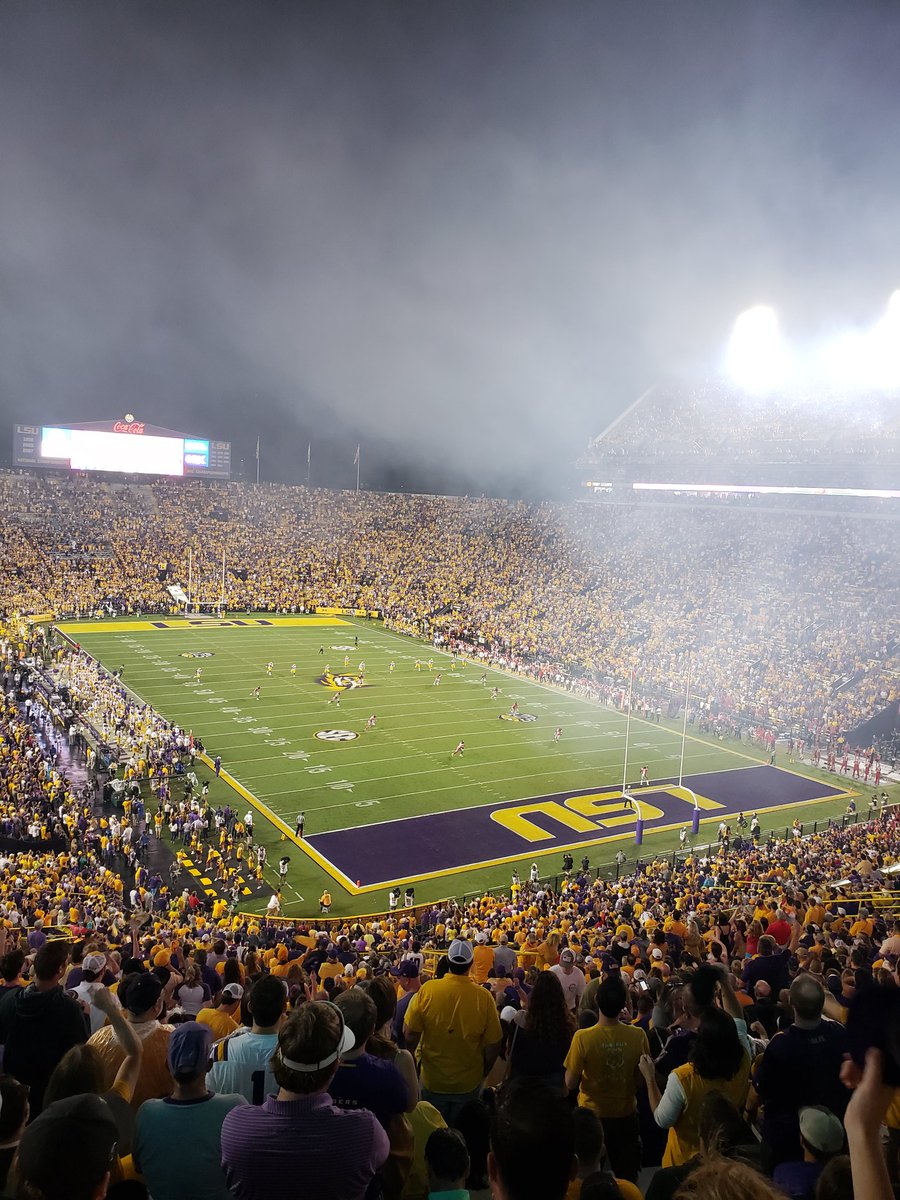 benmitchell504's tweet image. #chanceofrainnever #geauxtigers #lsu #lsutigers #deathvalley #saturdaynight #bayoubengals #champs