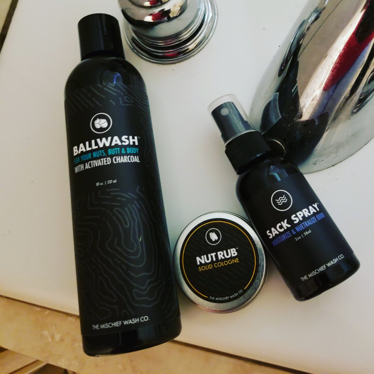 zulu_61's tweet image. Yall this ish right here is undefeated. Better than plain soap and water. Three pronged approach. Thank me later. 🤣🤣🤣
#ItsAsystem