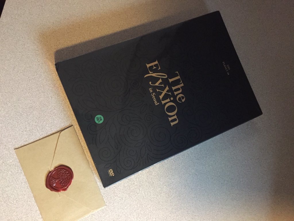 maestraamie's tweet photo. Thank you, thank you, thank you! I love the special little envelope for me to keep my Kai pic card in.
#EXOUSAUnionGO #ElyxionDVD @LayUSAUnion and @BaekhyunUSA https://t.co/AlBTrMjbzt
