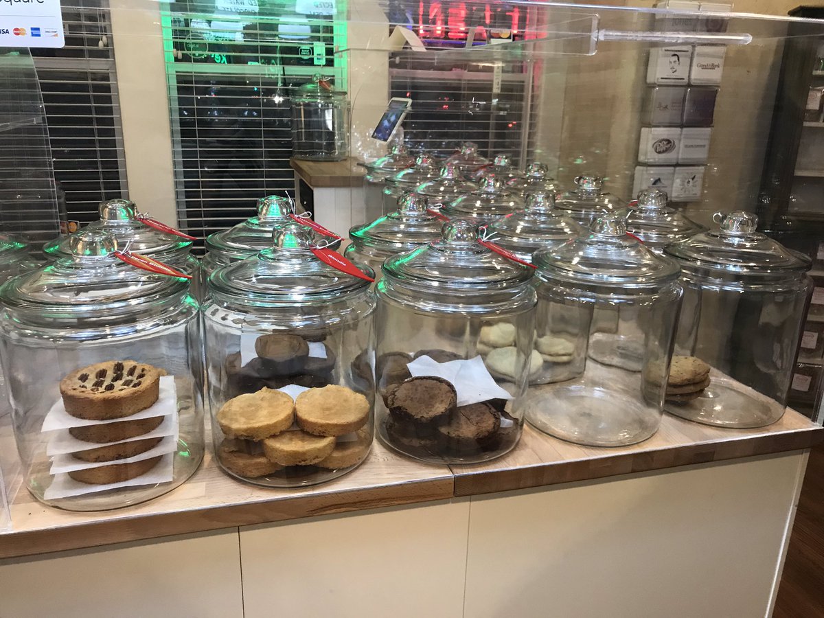 JenniferMaya7's tweet photo. Just in time before they are out! #Cookie #SweetTooth #KesslerBakingStudio 🍪❤️🍪 https://t.co/gYO6hbaa9K