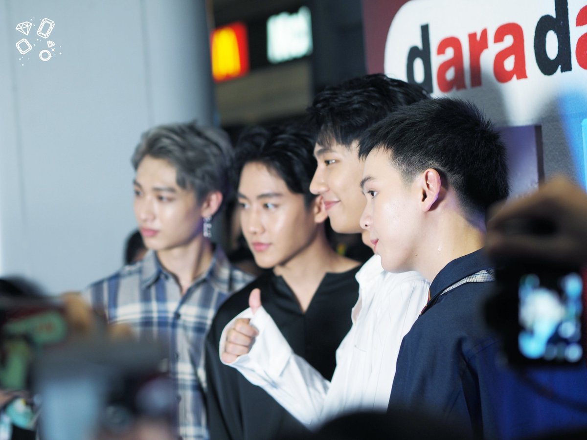 LikeADiamondPP's tweet photo. 180929 #LittleEarth #cooheart #titlekrt #กลจของตต @titlekplee at MBK Center Avenue Zone A-B #lovebychanceseries #14thAnniversaryDaradaily 
#LikeADiamondPerthPic https://t.co/22lAx6QxdT