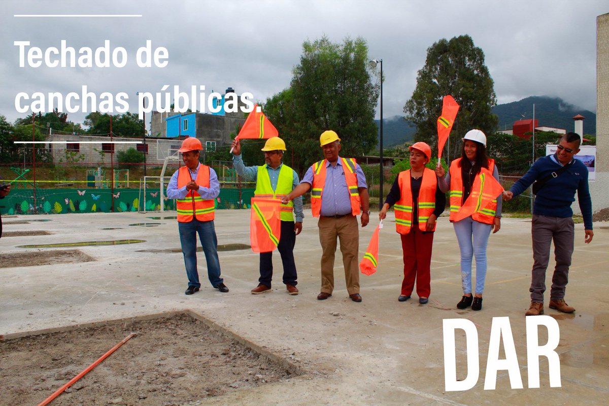 DAROaxaca's tweet photo. Arrancamos la obra de construcción de techado de cancha de usos múltiples, en la localidad de San Pablo Etla. La cuál tendrá una inversión de $ 1,779,802.72 pesos. 
Sabemos que esta obra beneficiará a toda la población de San Pablo Etla. https://t.co/6QjJHttiWn