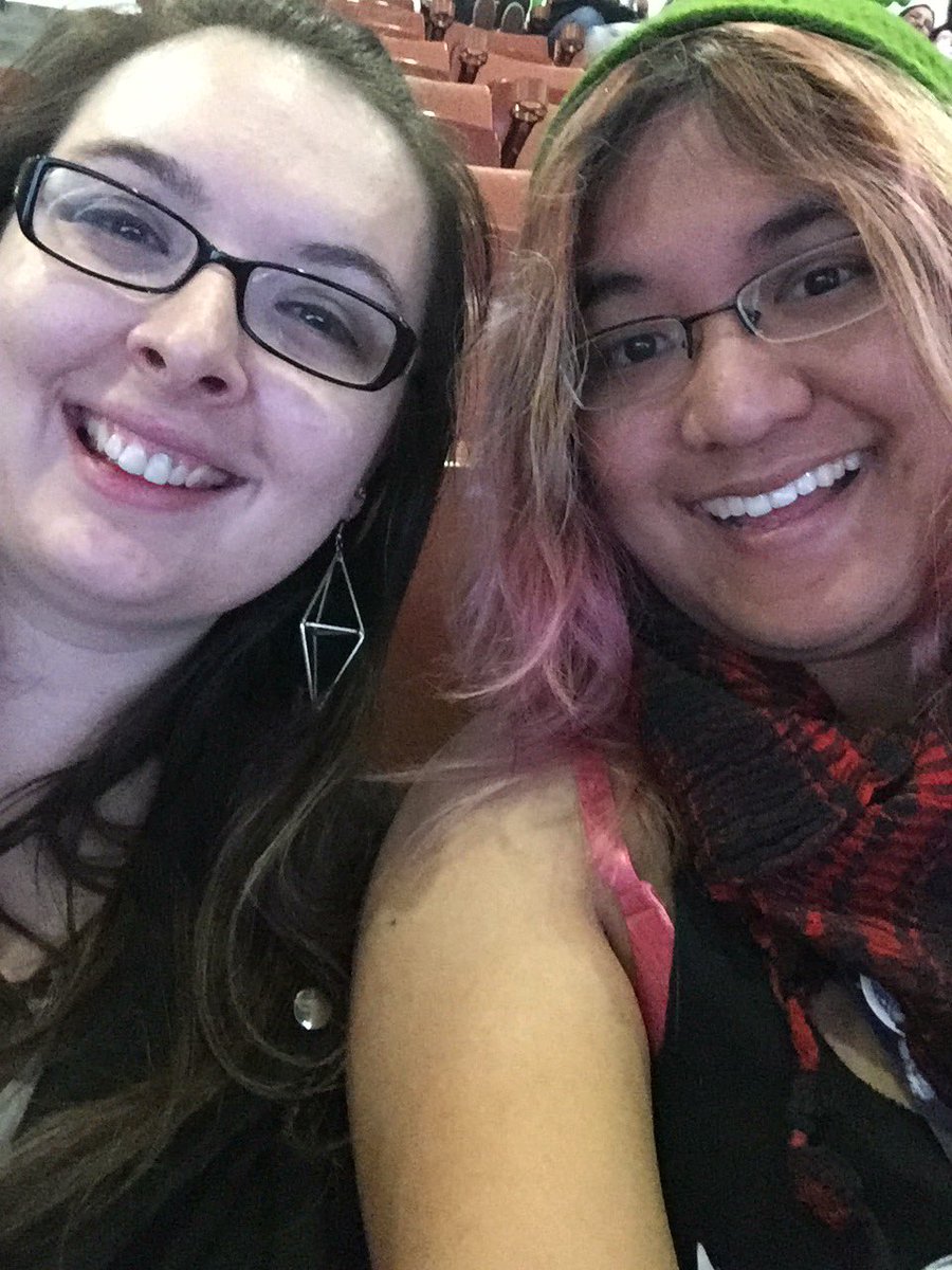 Pomsrambles's tweet photo. Hyped for #FallOutBoyLive with @staccato92 !! 8) https://t.co/O9moxoy1gI
