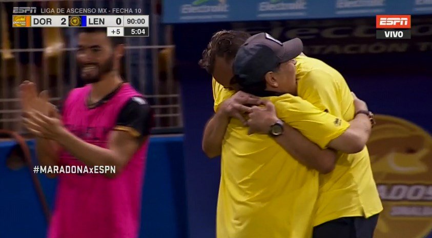 SC_ESPN's tweet photo. ¡DORA-2! El ecuatoriano Angulo, con una genialidad, puso el 2-0 frente a Leones Negros y #MARADONAxESPN explotó en el banco de suplentes. https://t.co/SYwABWeyC0