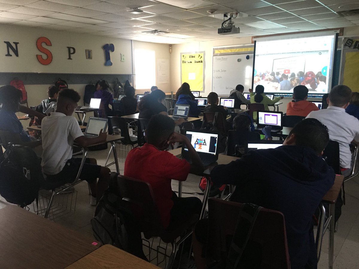 siglerteach's tweet photo. Using Nearpod to begin our focus on Thesis Statements in Expository Writing @TerryVillage https://t.co/BCiTayWj3I