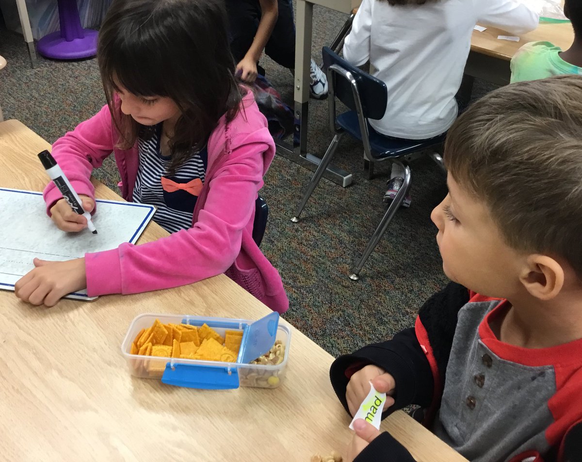 ChipGrover's tweet photo. Mrs. Grover’s first graders paired up to practice word study using slates.  @NorthCreekElem #csdnce https://t.co/wunA6MBwHh