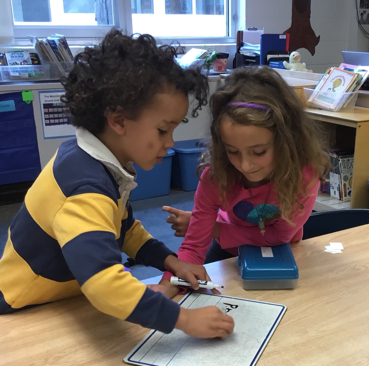 ChipGrover's tweet photo. Mrs. Grover’s first graders paired up to practice word study using slates.  @NorthCreekElem #csdnce https://t.co/wunA6MBwHh