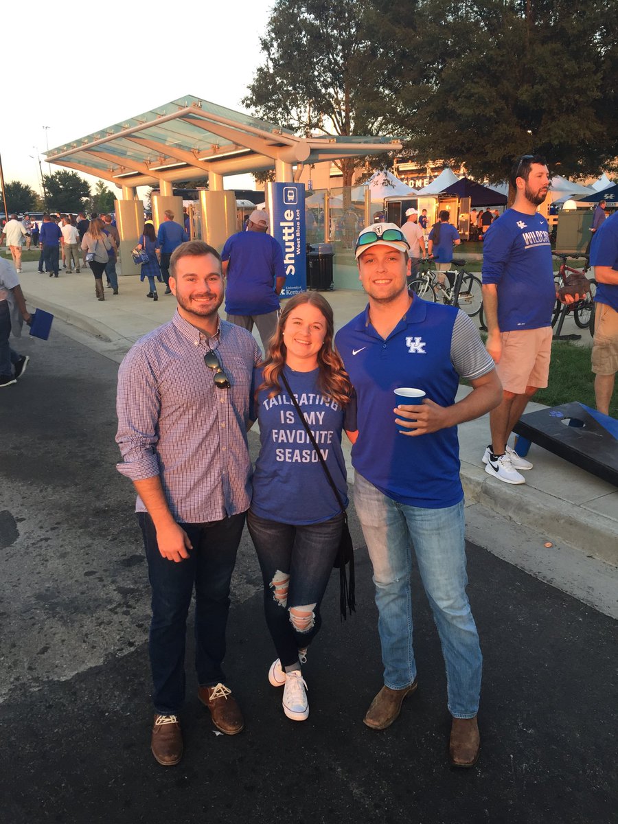 Madss__'s tweet photo. crying real tears bc I got to see them tonight 💙 https://t.co/gLkFYQ1MW9