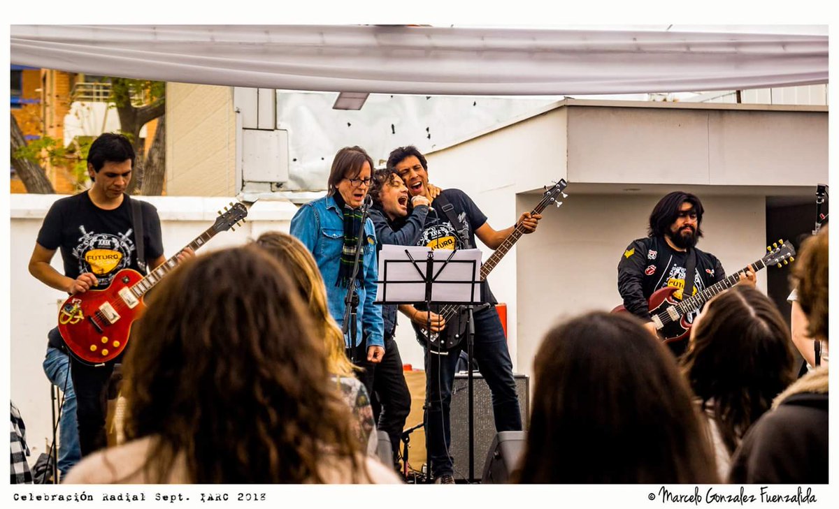 RainieroGF's tweet photo. En @futurofm tenemos una banda y le ponemos todo el color... Futuro Rock Band ! 🤘 https://t.co/6fH6orFq2P