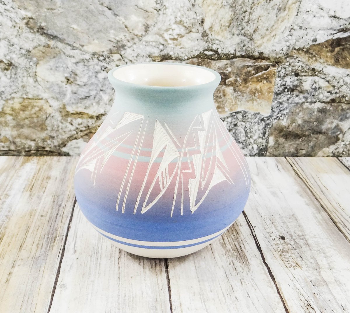 Southwest Padilla Pottery Vase etsy.me/2QlvMGo #housewares #vase #entryway #navajopottery #padillapottery #potteryvase #southwestpottery #etchedpottery #pastelcolors