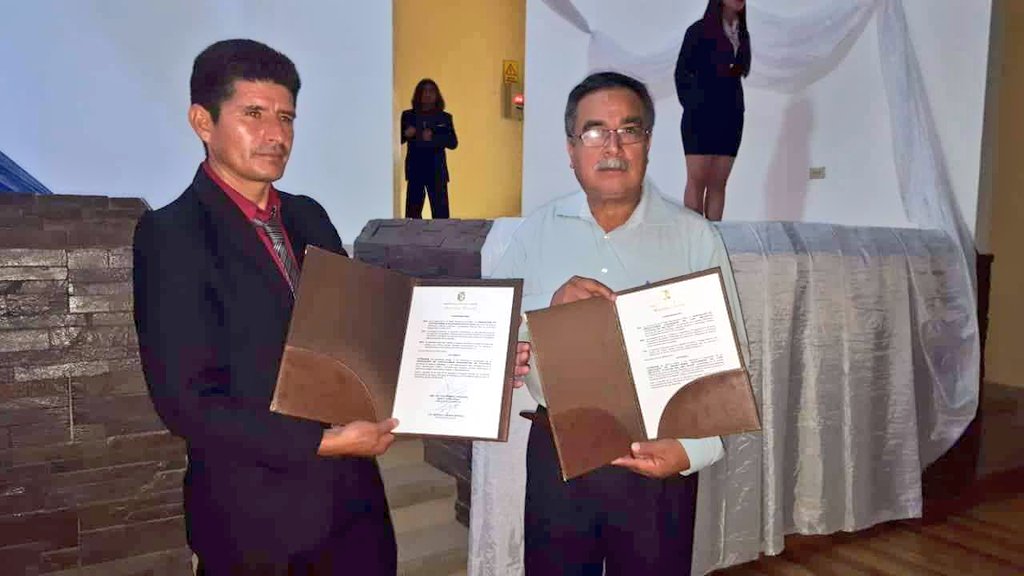 ElioPk18's tweet photo. @AsambleaEcuador hace un reconocimiento a los agricultores de #Palanda y #Chinchipe, quienes producen el mejor café del #Ecuador, reconocemos a las asociaciones #Apecap y #Acrim, en el marco de la feria #BracamorosCoffee2018. #ElioEnLaAsamblea (Fotos: Prefectura @zamorachinchipz) https://t.co/80F14tnpSw