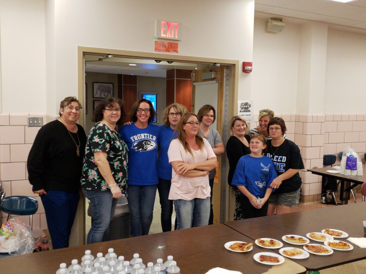 fcsdprincipal's tweet photo. Thank you to our PTSA parents for donating their time and energy to making tonight special for our students. https://t.co/bjX5dELUhf