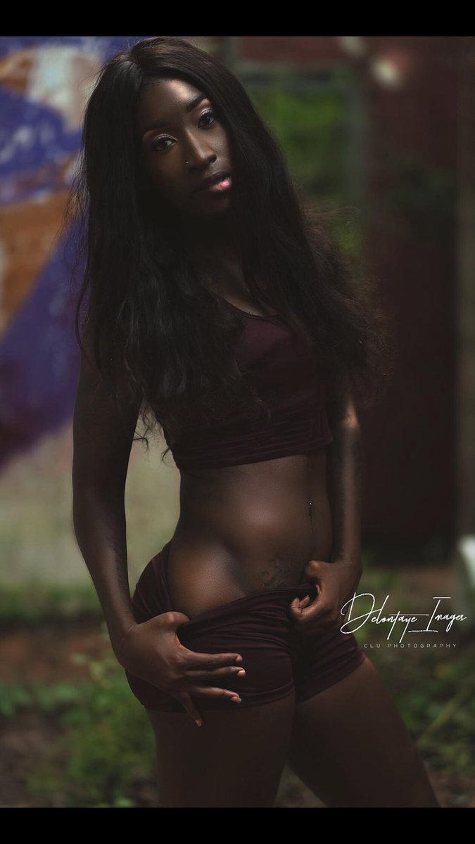 MsMills0314's tweet photo. 🙊🙊  Nike told me to just do it and I did JUST THAT!! @Nike  #fitness #JustDoIt #nikejustsignmealready #chocolate #melanin 💋 https://t.co/SgOd3mXn4L