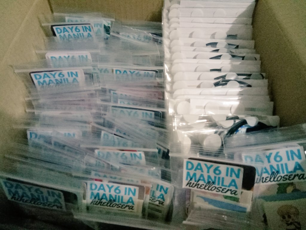 hihellosera's tweet photo. [D-6] All done packing! ☺ Managed to make 77 sets so come find me &amp; my day6 bag of goodies on 10/06. Time &amp; place tba. https://t.co/cwNH5xTiEd