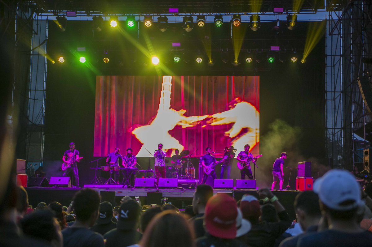 Universal 102.9 tweet media