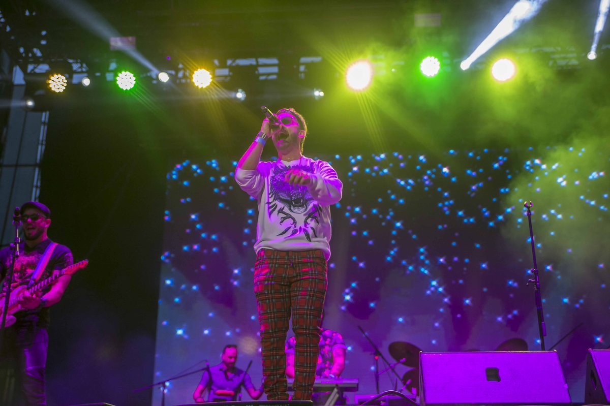 Universal 102.9 tweet media