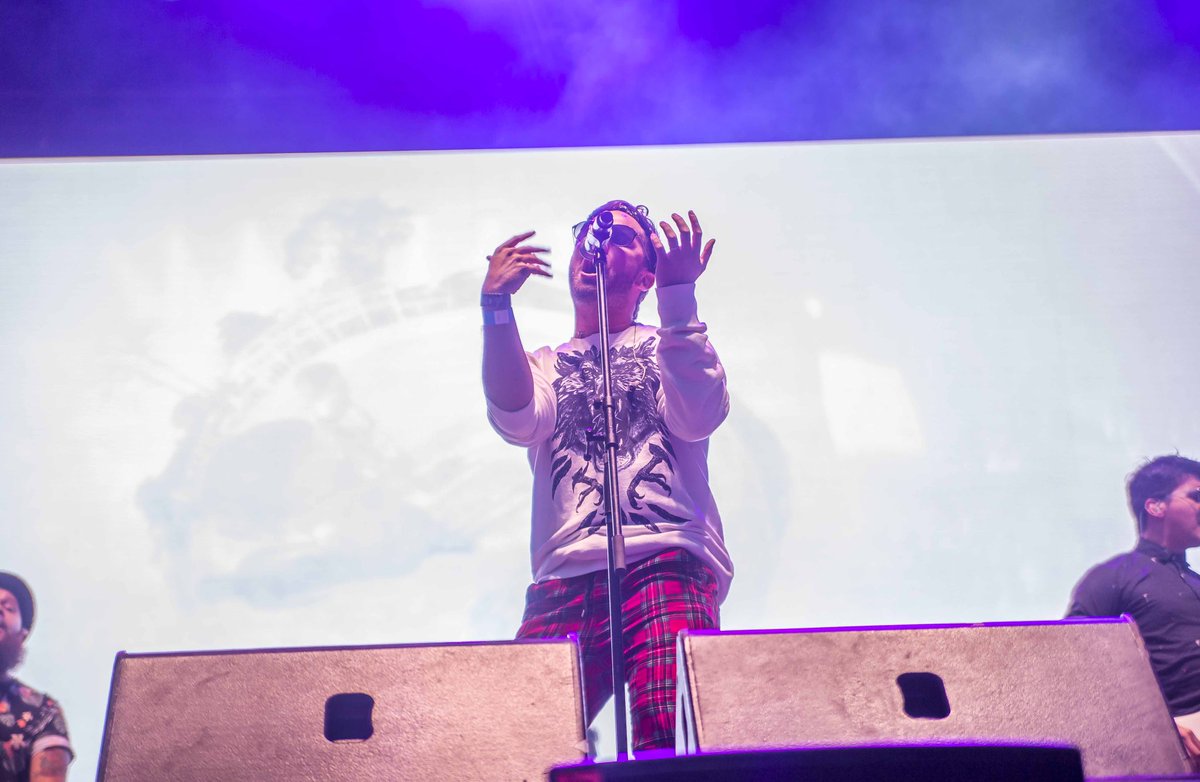 Universal 102.9 tweet media