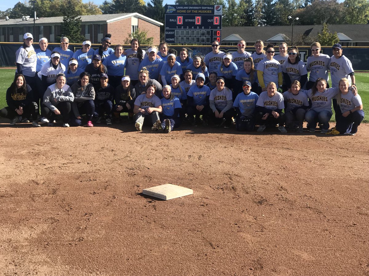 MuskiesSB's tweet photo. Thank you to all who came out for the 2018 Alumni Game! What a great turnout - 22 alumni in all, as well as current and former players’ families made for an awesome day!! It’s a great day to be a Muskie!! 💙💛 https://t.co/olhmFnvVzS