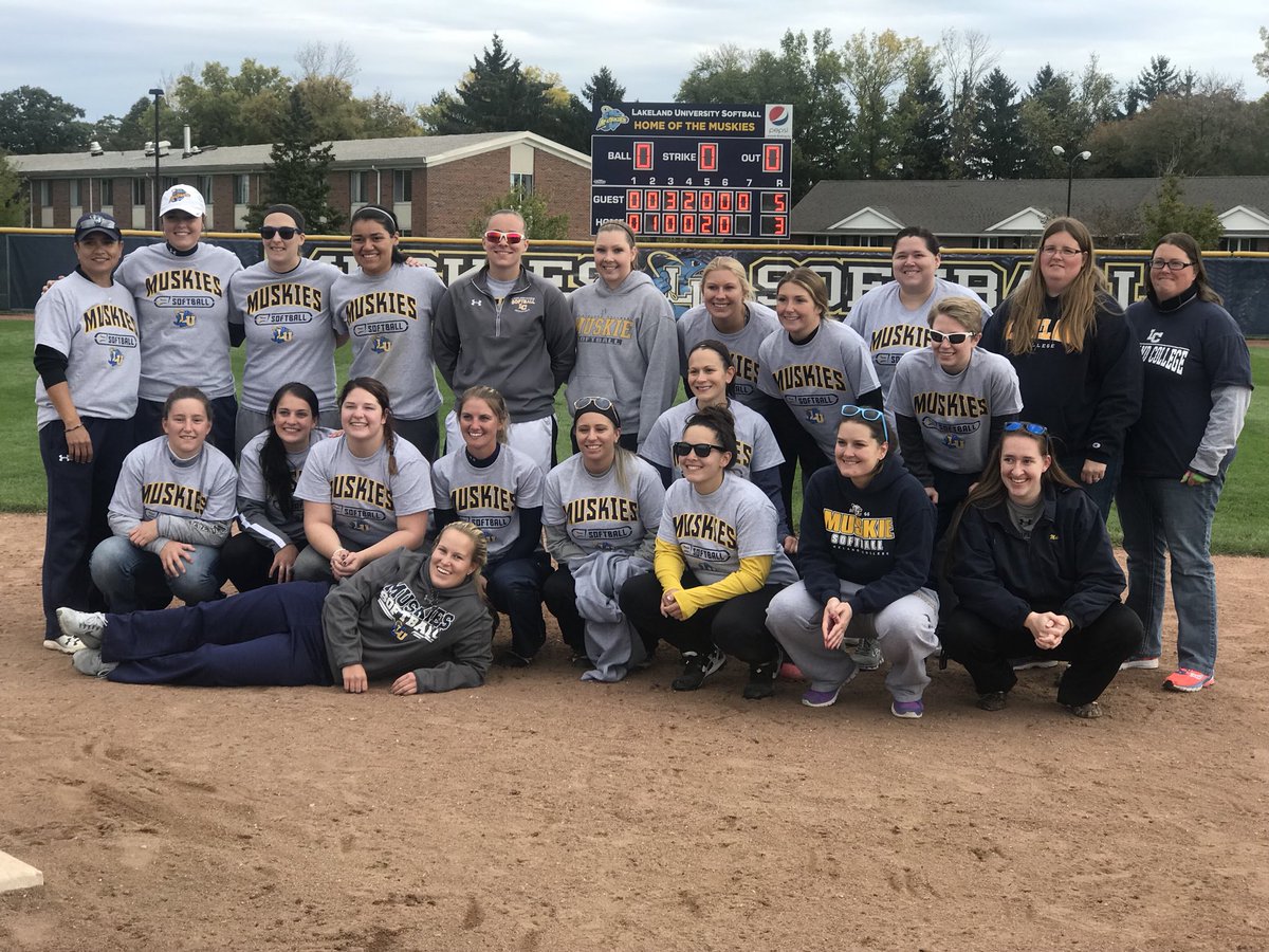 MuskiesSB's tweet photo. Thank you to all who came out for the 2018 Alumni Game! What a great turnout - 22 alumni in all, as well as current and former players’ families made for an awesome day!! It’s a great day to be a Muskie!! 💙💛 https://t.co/olhmFnvVzS