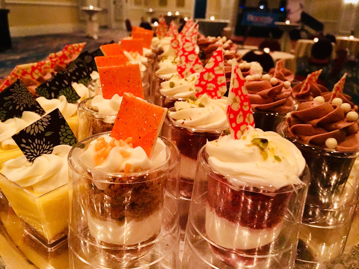 TaraMcCommons's tweet photo. Thank you,@Bloomly for sponsoring a FaBuLoUs #FinCon18 closing party! https://t.co/cMaUy4H9LF