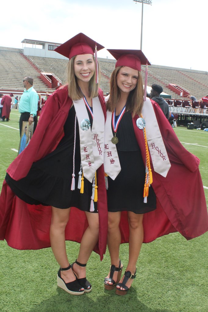morgandavis198's tweet photo. Happy birthday to my bff since 9th grade 💓 I hope you have an amazing day!! I love u!! Oh &amp; I hope u like the throwbacks;) https://t.co/keIiiHG4u2