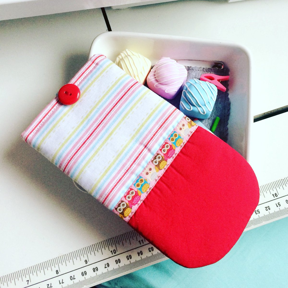 Soon to be added to the shop doniquedesigns.etsy.com This bright cheery sunglasses case 🤗 #etsy #sunglasses #summeraccesories #red #stripey #unique #ooak #glassescase #handmadegifts #owltrim #owls #owlprint #cuteowls #pastel #stripes #cotton