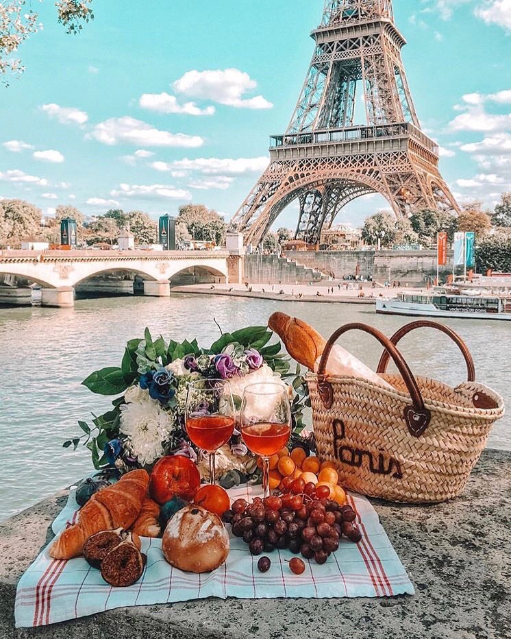 Bonjour from Paris 🇫🇷
.
Imagine spending #Sunday afternoon in this beautiful city of love💘💘
.
📸 : <a href="/navynou/">yanis</a> :)
.
Is Paris on your bucket list too?🙇🏻‍♀️
.
#Paris #picnicinparis
#thepunefoodie