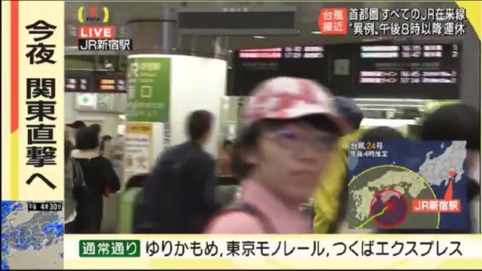 ピンク帽子 サンデーステーションにピンクの帽子のいつもの人 後ろにはチョコプラ松尾も まとめダネ