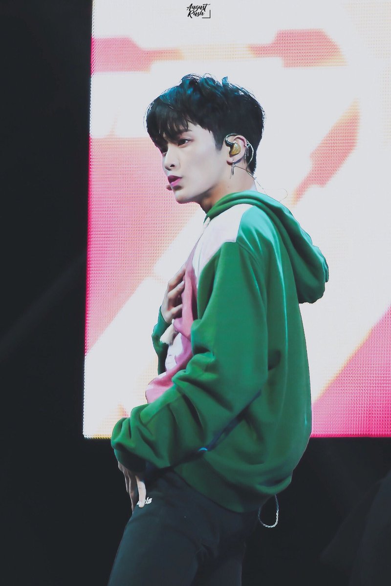 augustrush802's tweet photo. 180927
-
be your own kind of beautiful🥀
-
#이마크 #마크 #MARK #NCT127 https://t.co/LsrBk4zyms