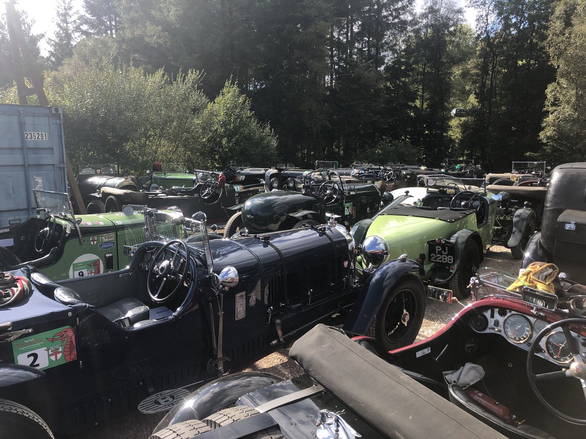 fodinthefield's tweet photo. A successful day refuelling Bentleys.....  #welshwonder #bentley #benjafieldracingclub #bala #fodder #realgrub https://t.co/8AWGVxCfMo