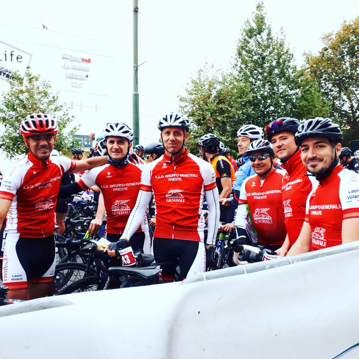LauraBasso70's tweet photo. Sunday of Sport in Milan! Hooray to all our collegues-bikers  #generali4sport #deejay100 #generaligroup #generalitower https://t.co/KJUbiRwhSW
