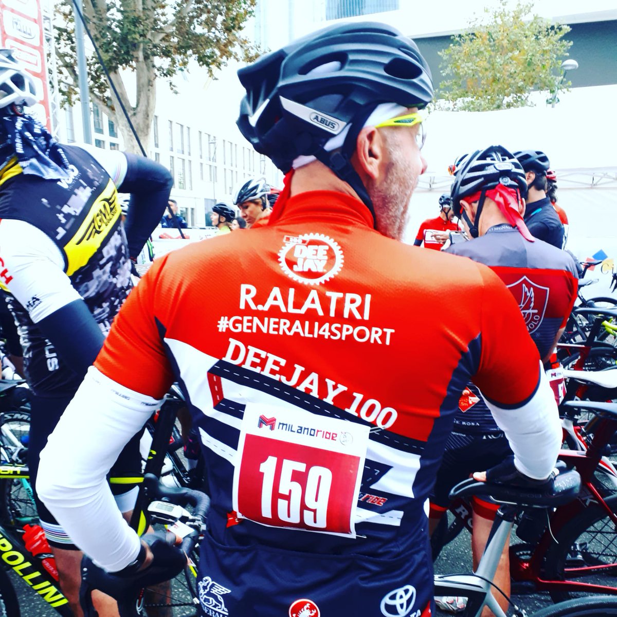 LauraBasso70's tweet photo. Sunday of Sport in Milan! Hooray to all our collegues-bikers  #generali4sport #deejay100 #generaligroup #generalitower https://t.co/KJUbiRwhSW