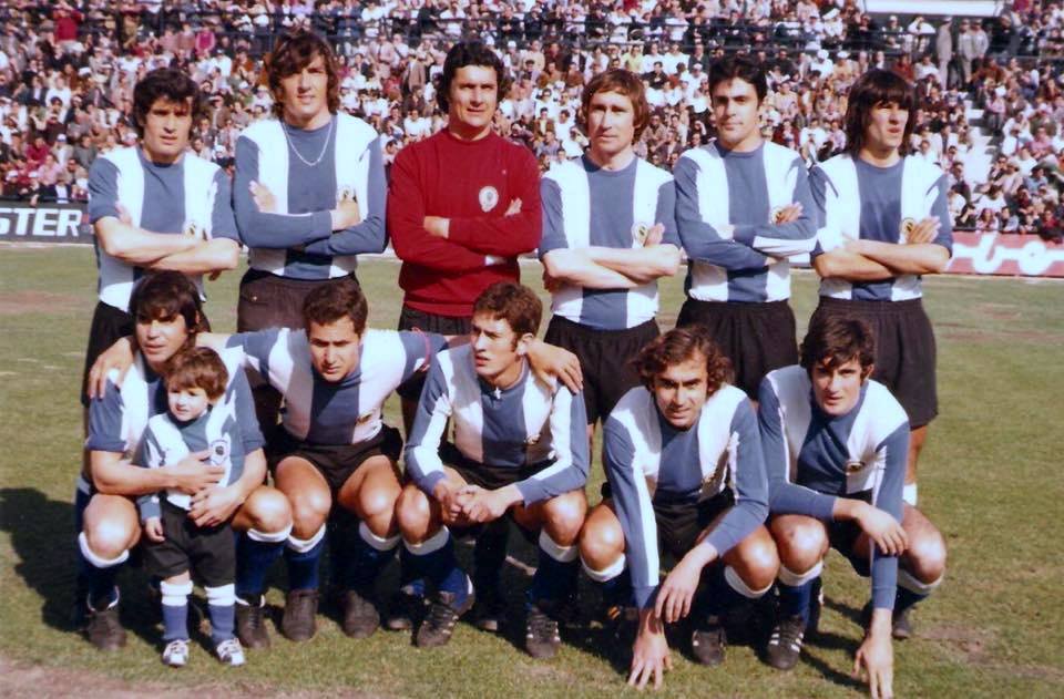 FOTOS HISTORICAS O CHULAS  DE FUTBOL - Página 20 DoU4vNTX0AEf0gH