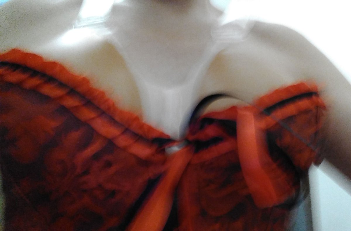 LaraCD2's tweet photo. Alguna foto con mi nuevo corset https://t.co/twYNaeAkMc