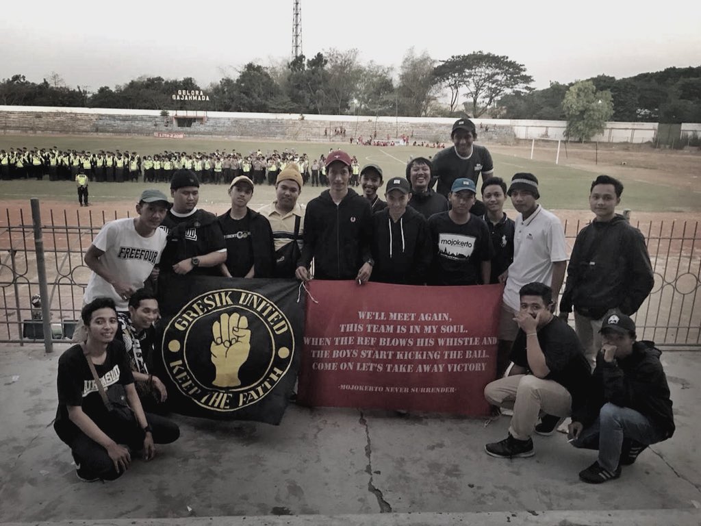 Ngombe jamu nduwur dipan,
Sampai jumpa musim depan. Tetap semangat dan semoga kita bisa bersua kembali💞
<a href="/UGCS_1999/">#SampaiJumpa</a> <a href="/UltrasGJB/">Family GresikUnited</a>