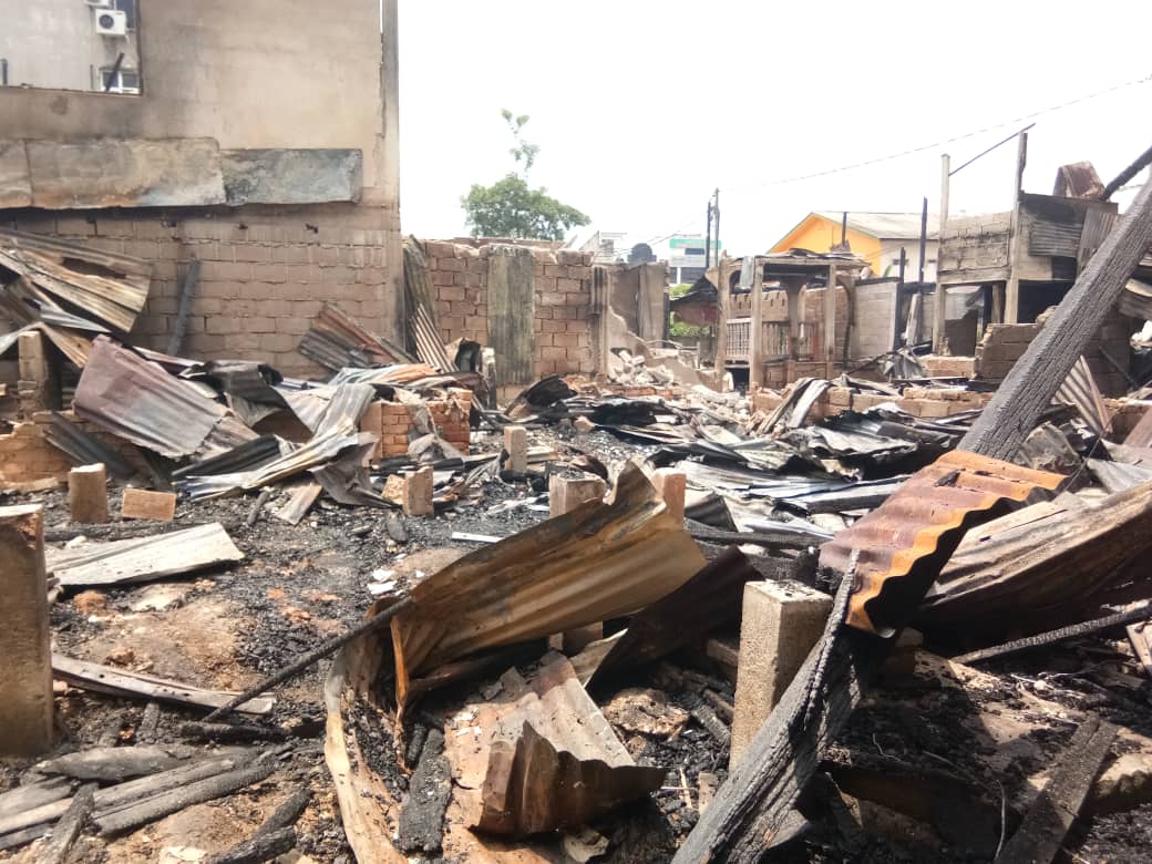 AdwinWidanta's tweet photo. Assalamualaikum warga twitter. Semalam rumah kawan aku hangus terbakar dijilat api. Aku nak mintak sedikit sumbangan dari korang semua untuk membantu family kawan aku ni. Dengan cara ni je aku bole tolong dia 😔.  Kalau tak mampu sumbangan RT pon dah memadai. THANKS ❤. https://t.co/UmJwwl01pY