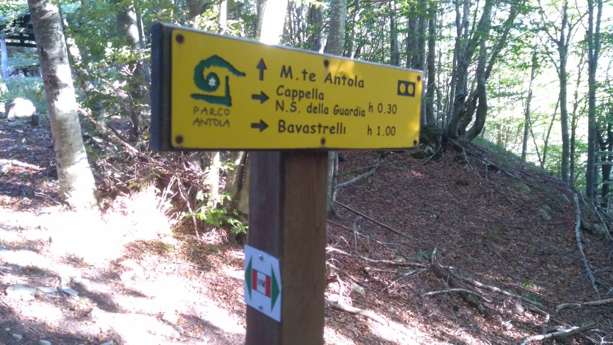 robertocosta_ge's tweet photo. Oggi al @RifuParcoAntola per la #Giornatasentieriliguria #liguriantrailsday #premioITAS "Parlare dei monti sui monti" https://t.co/GpDeedO9m4