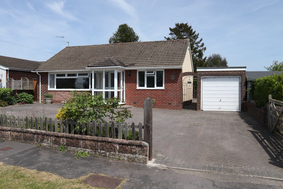 Gibson_Gammon's tweet photo. This lovely bungalow has now found a new family. We have more families waiting for their dream home - maybe it is yours? Call now for a FREE realistic valuation 02392 593 218 https://t.co/wCYW3IvEIN