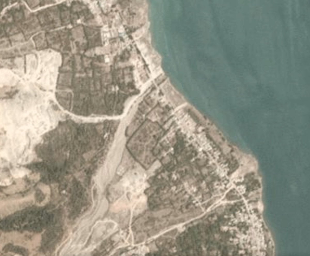 Significant damage to coastline NW of #Palu #Sulawesi (near 0.8ºS, 119.8ºE) seen in these @planetlabs images from Sept 28 and 29. #PaluTsunami (Images Copyright 2018 Planet Labs Inc.)
