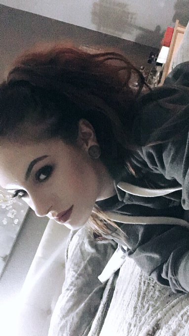 Me being me 🤷🏻&zwj;♀️ https://t.co/bPC8mUYTuR<a href="/tag/hotteacher"class="tags"><span>#hotteacher</span></a>