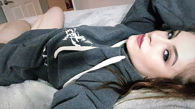 Me being me 🤷🏻&zwj;♀️ https://t.co/bPC8mUYTuR<a href="/tag/hotteacher"class="tags"><span>#hotteacher</span></a>